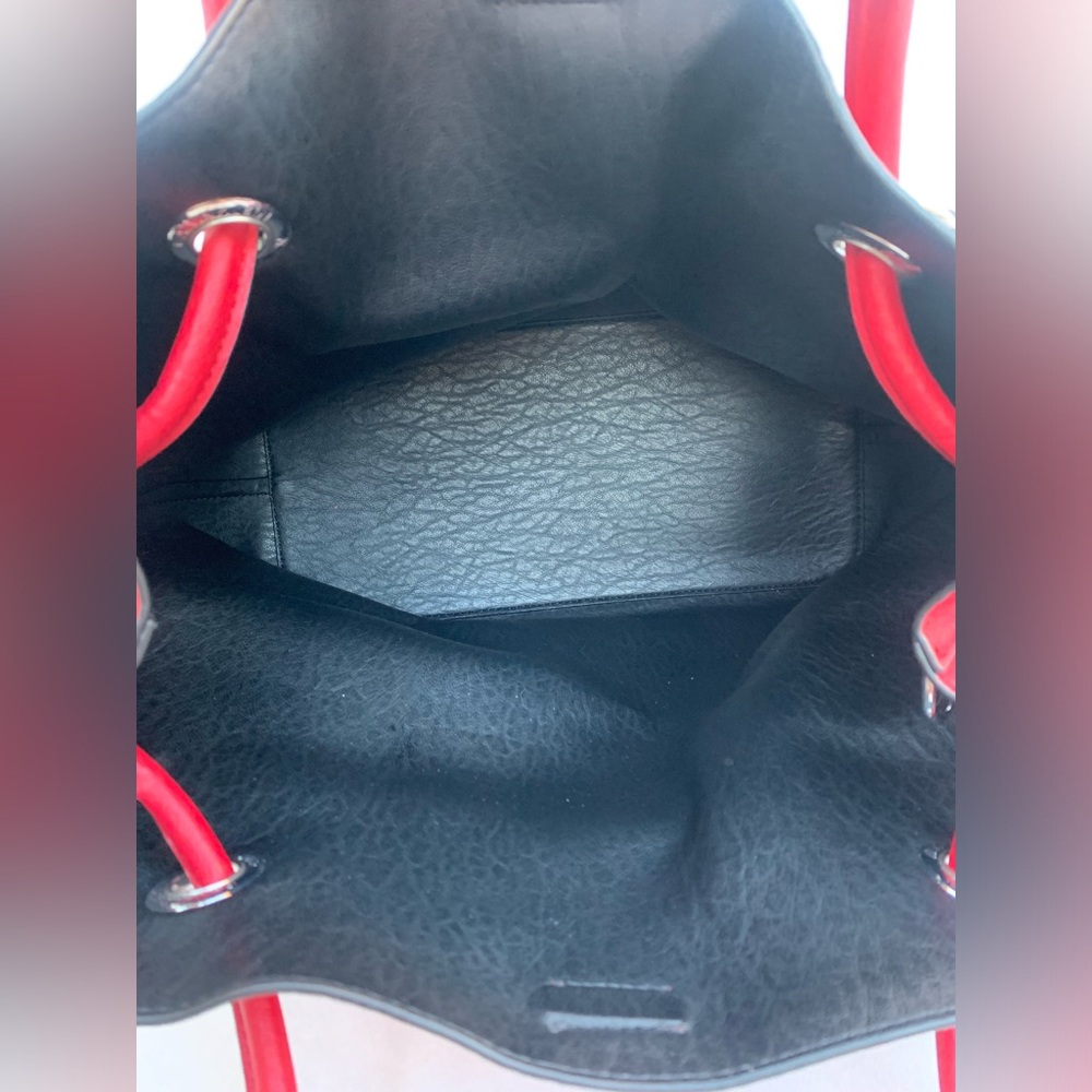 Calvin Klein Gabrianna Red Tote Bucket Bag NWOT + Free La Mer Beauty Bag - Picture 9 of 10